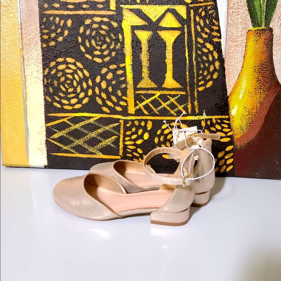 Girl Gold shoe - Picture 1 of 3